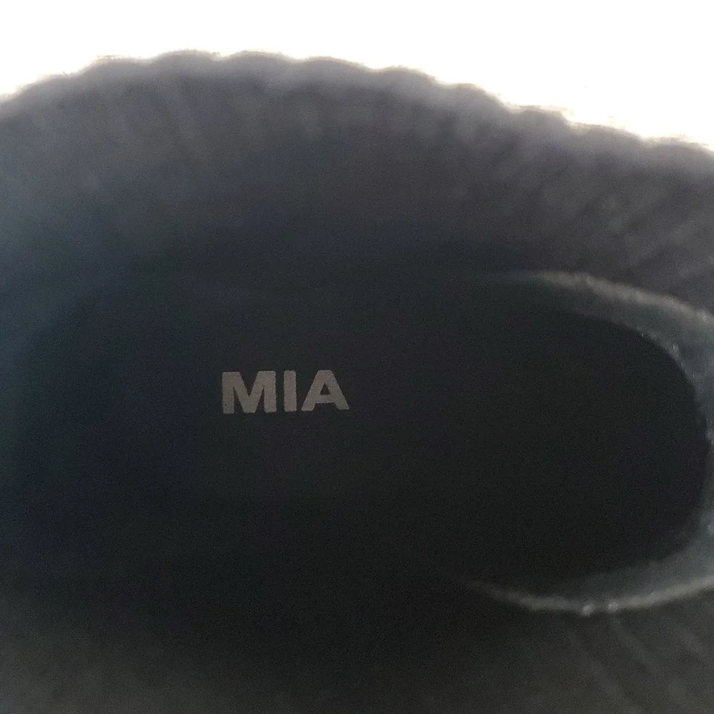MIA Jasper Womens Lug Ankle Boots Sz 7.5 M Black Leather Ribbed Knit Cushioned